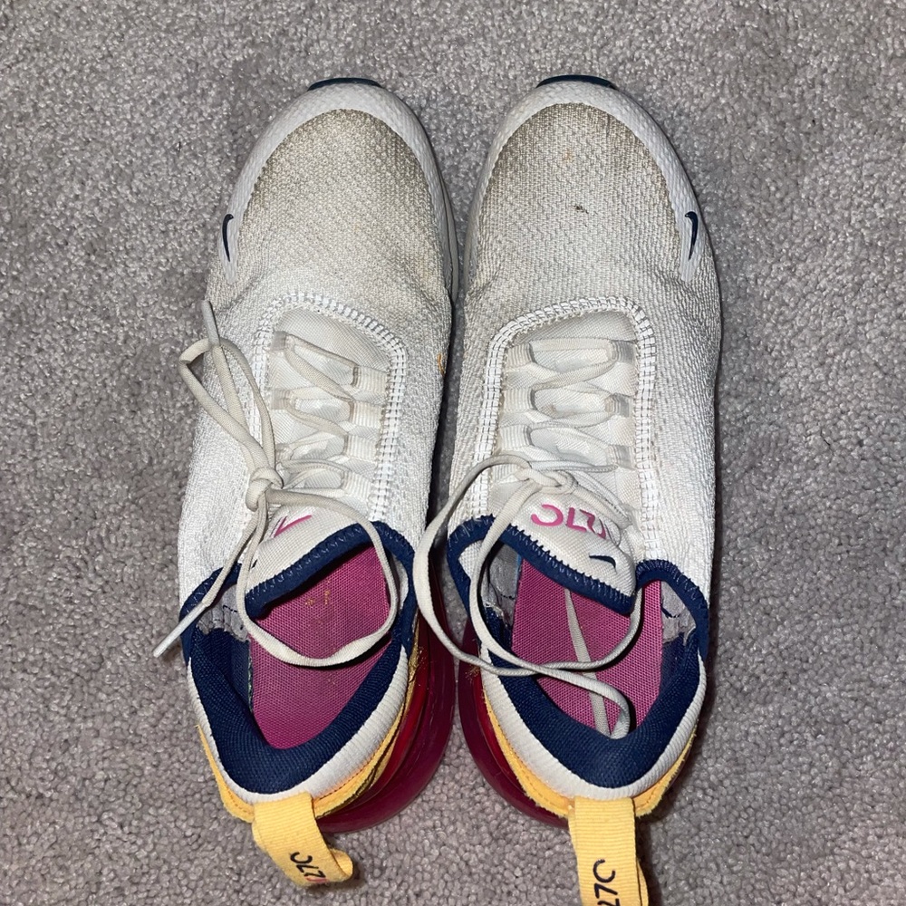 Nike 270s